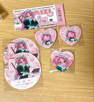 에이리언 스테이지 미지 애니메이트 카페 캔 배지 티켓