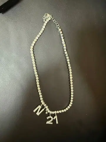 N 21 크리스탈 목걸이