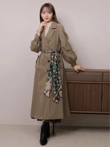 [ LADY MADE ] 스카프 벨트 플레어 트렌치코트