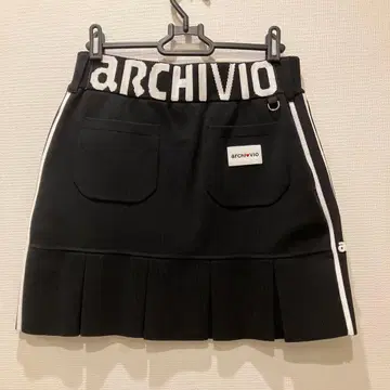 아르키비오 블랙 플리츠 스커트