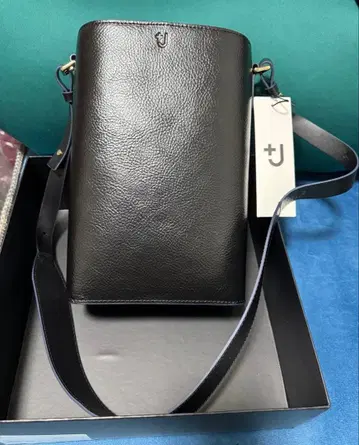 유니클로+J 블랙 가죽 숄더백