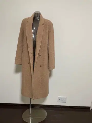 베이지 더블 브레스트 롱 코트