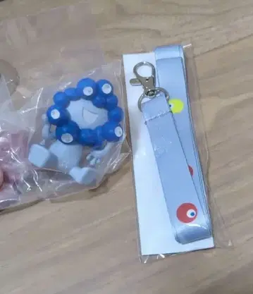 미야쿠미야쿠 피규어 스트랩 포함