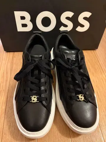 BOSS 스니커즈 사이즈 24~24.5 가죽 블랙