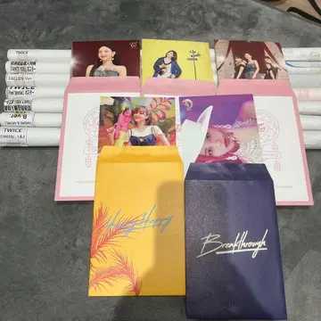 TWICE 포스터, 카드 등