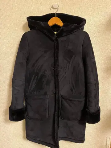 뷰티&유스 무스탕 코트