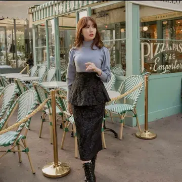 Herlipto 플로럴 자카드 페플럼 스커트