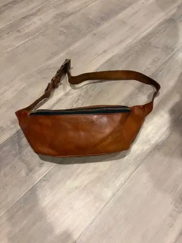 RYU 천연 가죽 바디백 브라운