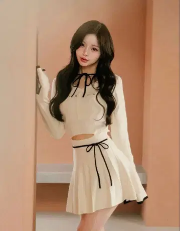 Darich 다리치 허리 오픈 리본 디자인 니트 미니 원피스