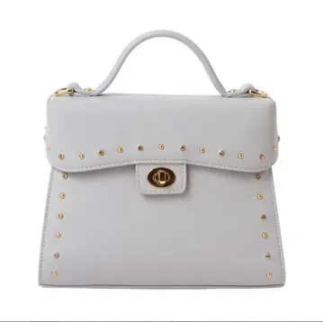 DIANA 다이애나 스터드 부착 숄더백