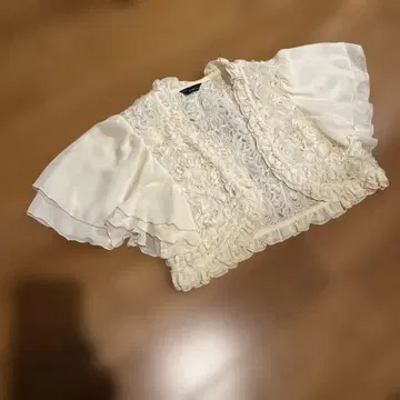 axes femme 프릴 레이스 볼레로 아이보리