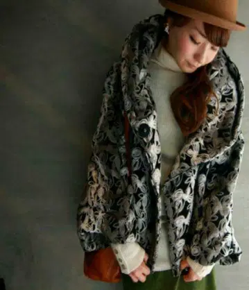 완판템 안티카 꽃 자수 빅 후드 코트 블랙 화이트