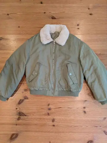 올리브 그린 ZARA MA-1 스타일 자켓 인조 모피 카라 부착