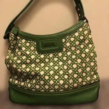 새상품급 kate spade 그린과 화이트 패턴 숄더백