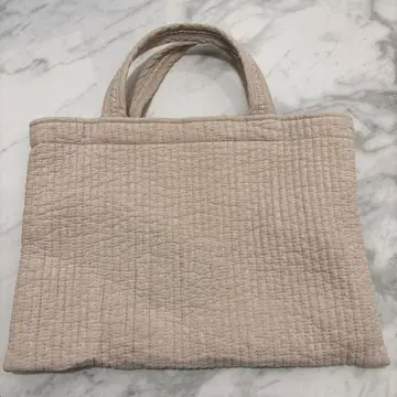 비오는날 milk 카페 베이지