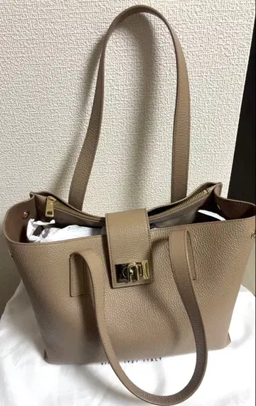 FURLA 베이지 가죽 토트백
