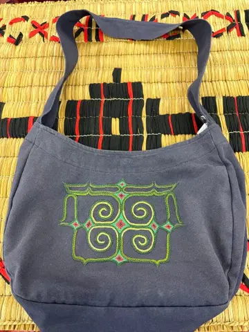 아이누 자수 숄더백 내 포켓 부착 대형 핸드메이드 치지리