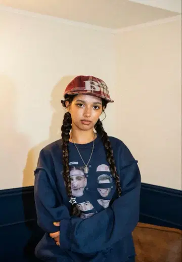 Dear Queen 맨투맨 네이비