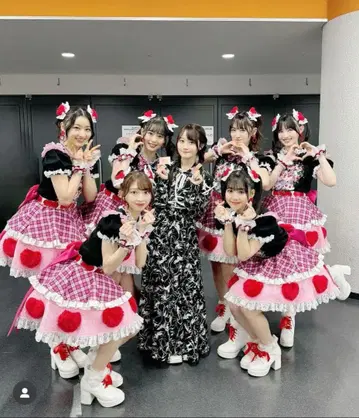 오구라 유이 착용 플라워 프린트 긴팔 롱 원피스 화이트