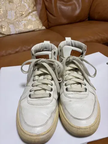 [ 가격 인하 ] Bally/화이트 가죽 하이컷 스니커즈