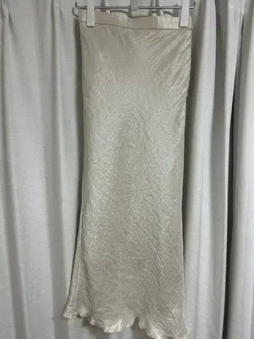 러브티크 봉봉 반짝이는 새틴 롱 내로우 스커트