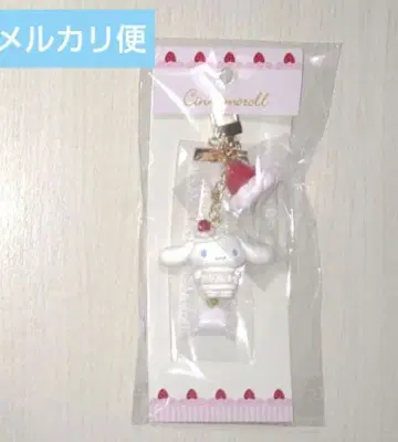 산리오 딸기 휘핑 케이크 디자인 키링 시나모롤 시나몬