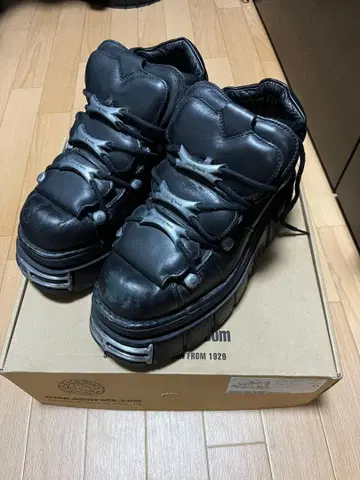 newrock 사이즈 43(27cm)