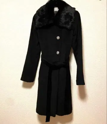 블랙 롱 코트 비쥬 버튼 퍼 포함