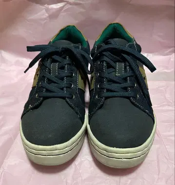 네이비 스니커즈