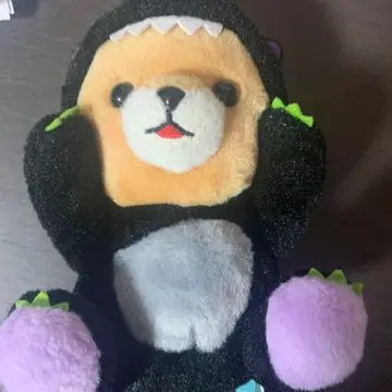 광택이 나는 블랙 곰 봉제 인형