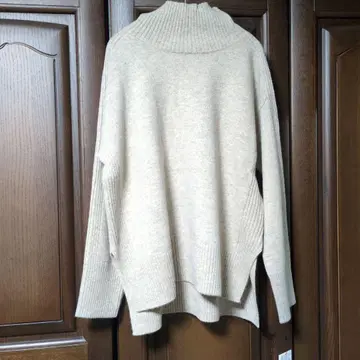 CLOVE 베이지 하이넥 스웨터