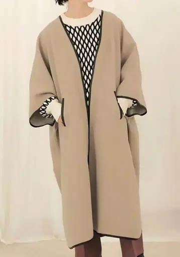 배색 파이핑 롱 코트 38