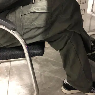 올리브 그린 카고 팬츠