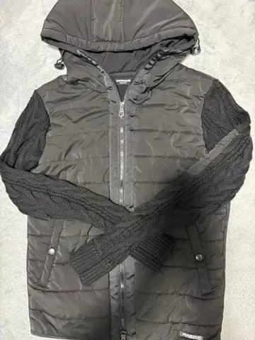 후드 부착 블랙 다운 자켓