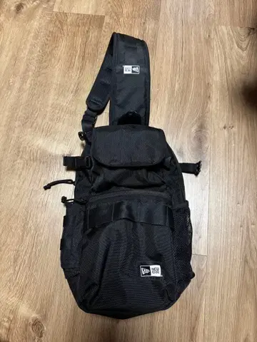 뉴에라 블랙 숄더백
