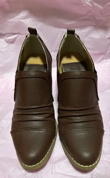 브라운 중간 힐 가죽 신발