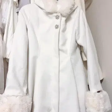 화이트 플리스 롱 코트 ROJITA