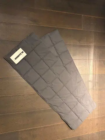 질 샌더 그레이 다운 퀼팅 머플러