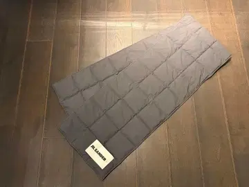 질 샌더 그레이 다운 퀼팅 머플러