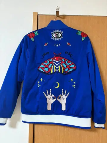 adidas 파랑 바시티 자켓 자수 디자인