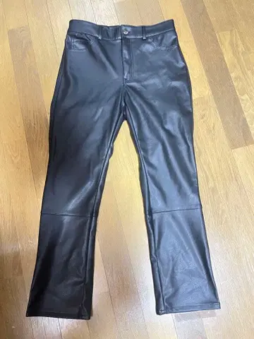 블랙 가죽 팬츠