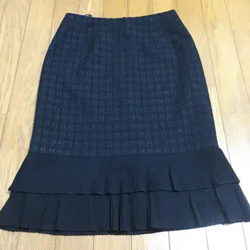 에포카 EPOCA 40 스커트 블랙 자수 x 프릴