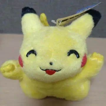택 포함 피카츄 만세 방긋 봉제 인형 초기 TOMY