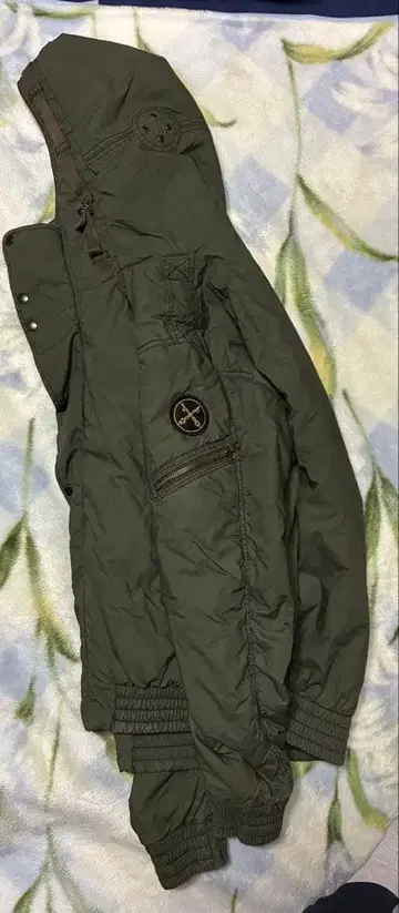 유니클로 남성용 밀리터리 후드티 레어