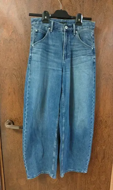 유니클로 배기 커브진스 기장 짧은 데님 팬츠