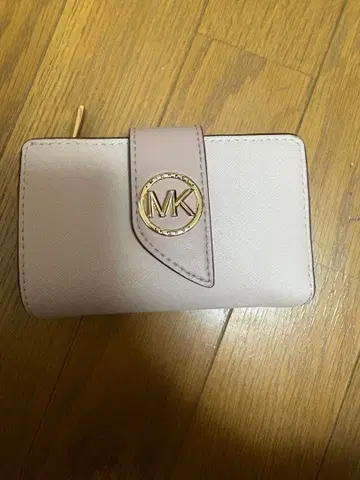 MICHAEL KORS 핑크 이단 접이식 지갑