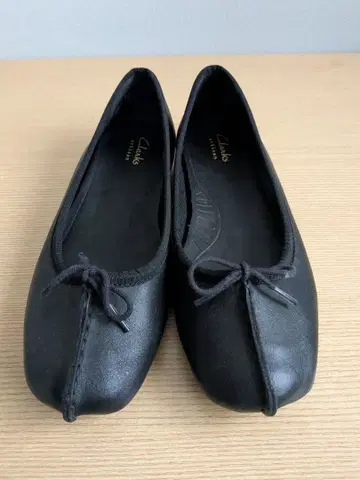 클락스 프레클 아이스 플랫슈즈 22.5