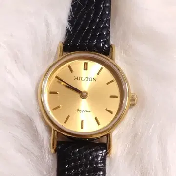 HILTON 골드 컬러 새상품급 여성용 손목시계