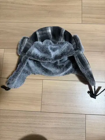 그레이 계열 체크 플라이트 캡 귀마개 포함