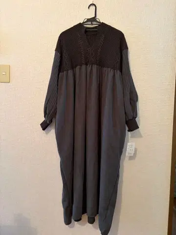 이소재 절개 원피스 차콜 그레이